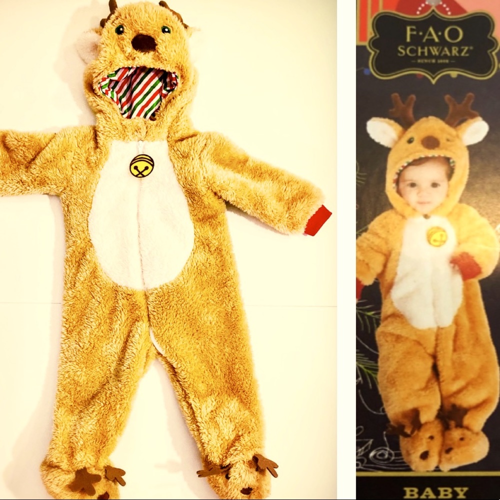 NWOT FAO Schwarz Reindeer Hoodie - Footie PJ’s 12m